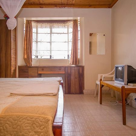 Hotel Genevieve Накуру Экстерьер фото
