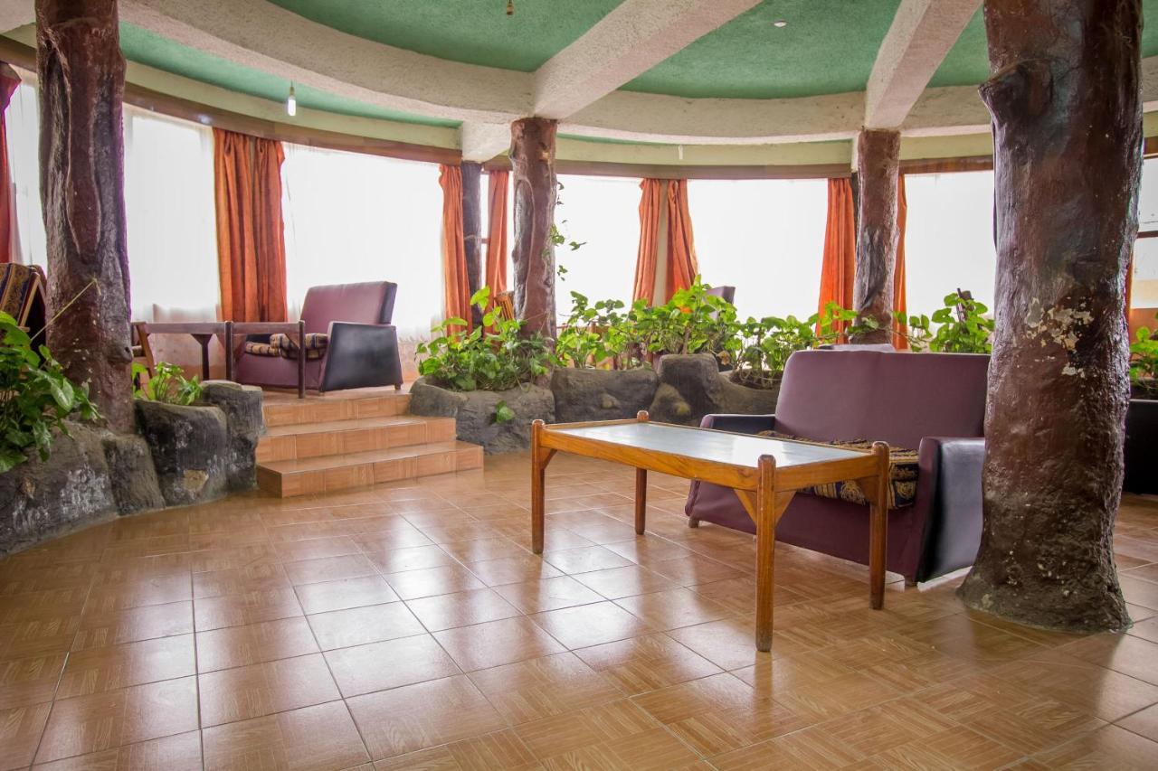 Hotel Genevieve Накуру Экстерьер фото