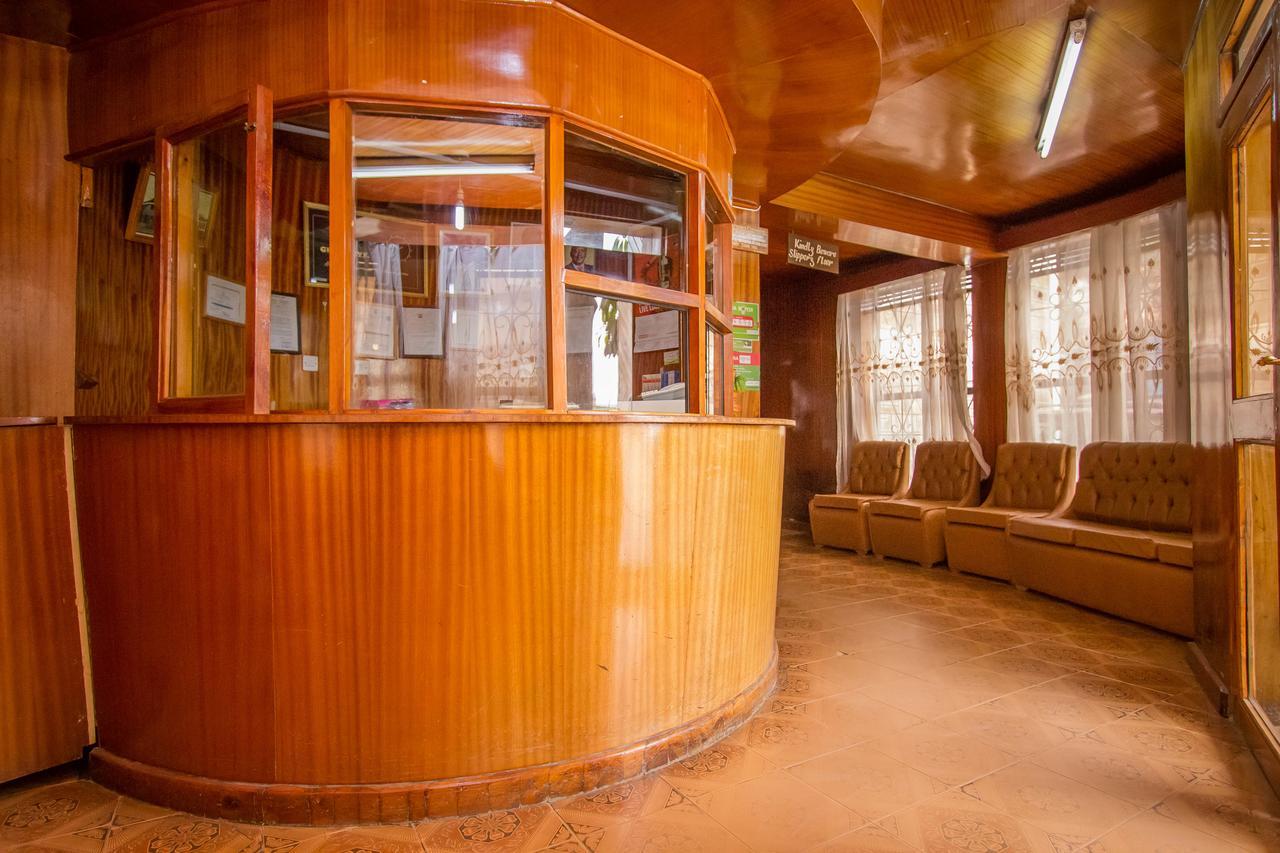 Hotel Genevieve Накуру Экстерьер фото