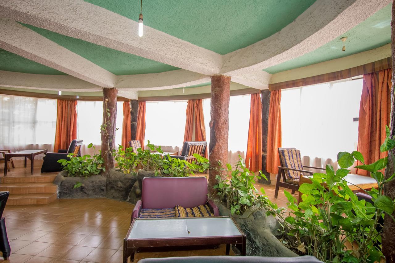 Hotel Genevieve Накуру Экстерьер фото