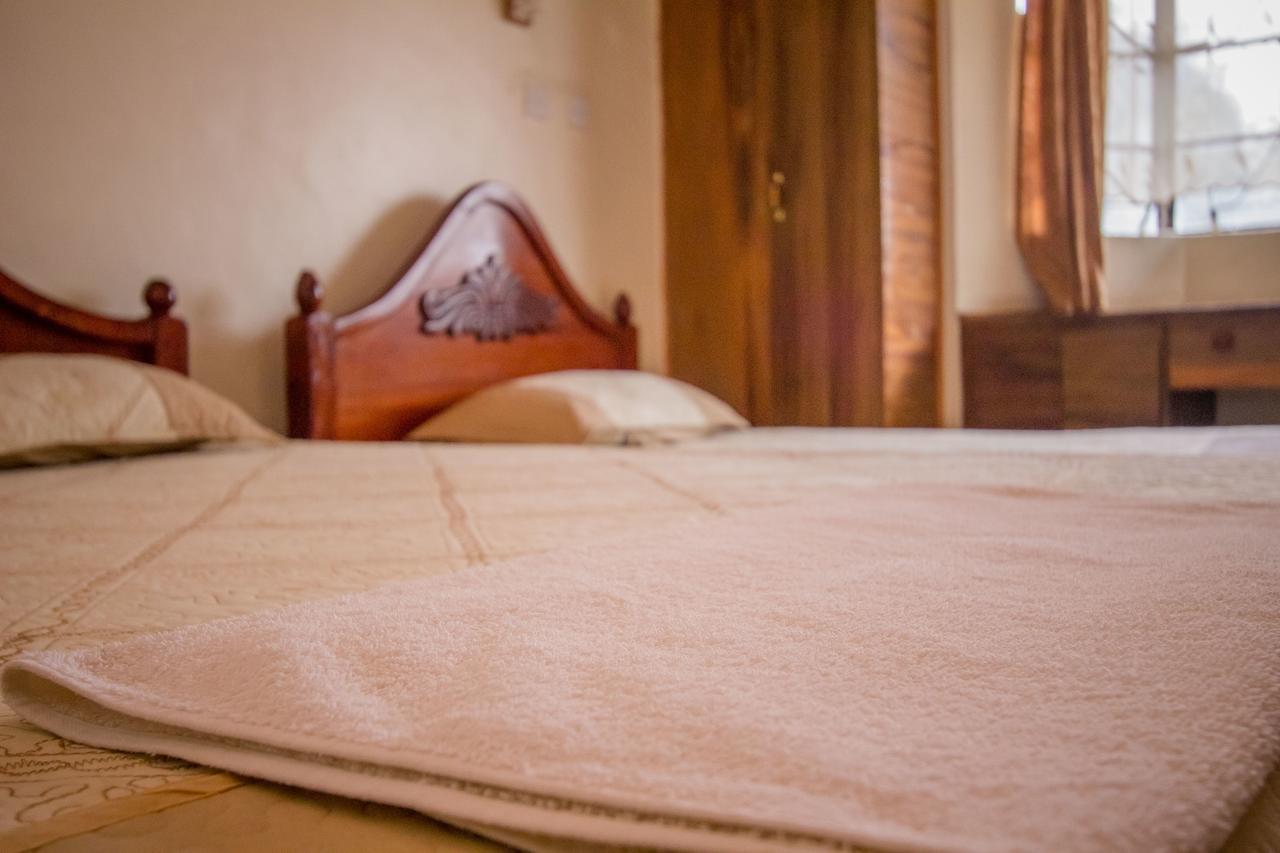 Hotel Genevieve Накуру Экстерьер фото