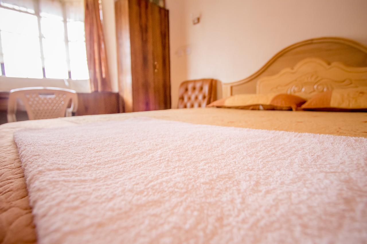 Hotel Genevieve Накуру Экстерьер фото