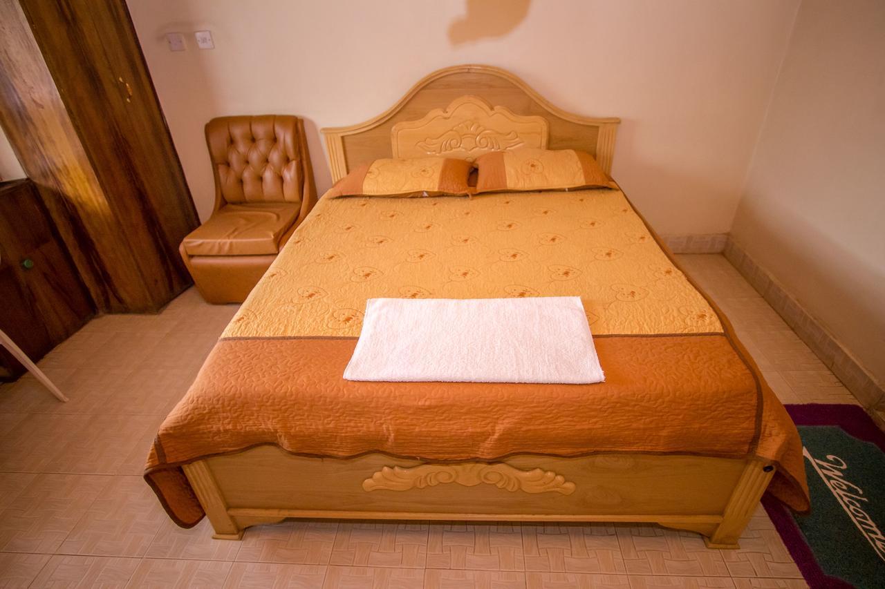 Hotel Genevieve Накуру Экстерьер фото